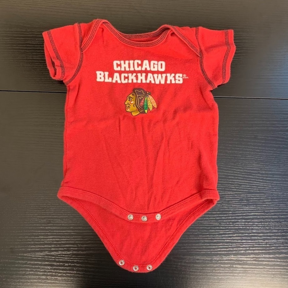 NHL‎ Chicago Blackhawks Red One Piece Bodysuit Baby 18 Months